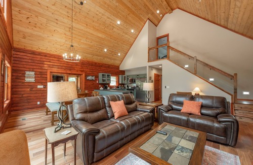 North Glade Hills Casa | Lakefront Escape: Lakefront, Dogs Welcome, Dock Slip, Hot Tub!