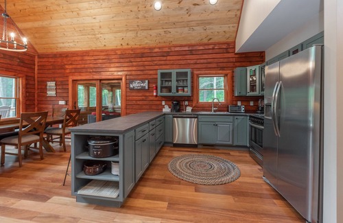 North Glade Hills Casa | Lakefront Escape: Lakefront, Dogs Welcome, Dock Slip, Hot Tub!