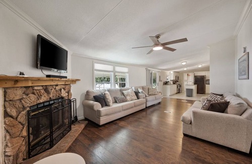 Kemp Casa | Lakefront Family Retreat– Private Dock & Fire Pit​