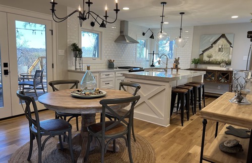 Fort Worth Casa | Lakefront farmhouse. Private dock. Gated 2+ ac. Eagle Mtn Lake, Fort Worth, TX
