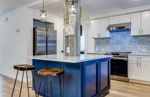 Lewisville Casa | Lakefront Farmhouse style by Lake Lewisville
