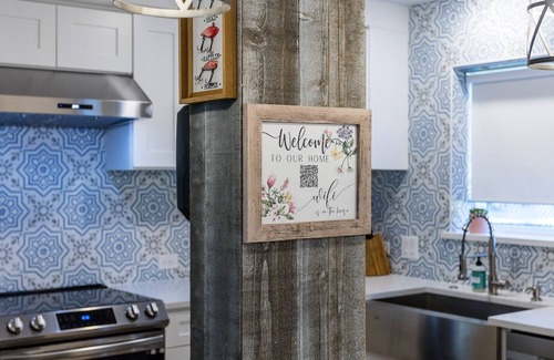 Lewisville Casa | Lakefront Farmhouse style by Lake Lewisville