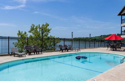 Kimberling City Apartamento | Lakefront, Fireplace Home Near Silver Dollar City
