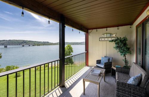 Kimberling City Apartamento | Lakefront, Fireplace Home Near Silver Dollar City