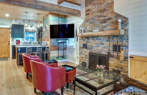 Greentown Cabaña | Lakefront Gem w/ Hot Tub & Boat Dock in Greentown