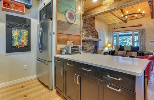 Greentown Cabaña | Lakefront Gem w/ Hot Tub & Boat Dock in Greentown