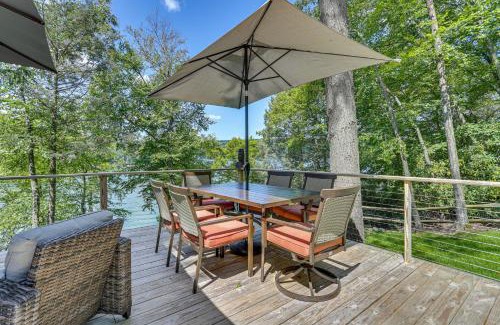 Greentown Casa | Lakefront Gem with Hot Tub and Boat Dock in Greentown