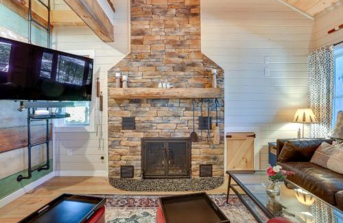 Greentown Casa | Lakefront Gem with Hot Tub and Boat Dock in Greentown