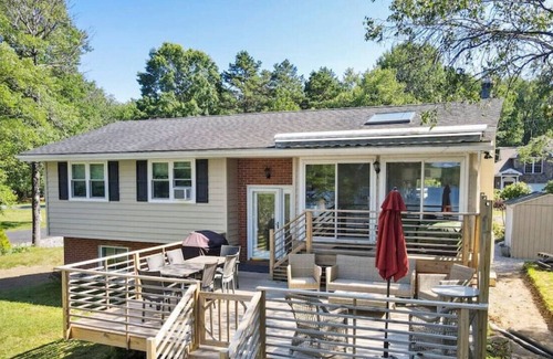 Jim Thorpe Casa | Lakefront Getaway 4 Bedrooms 2 Baths