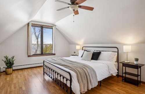 Ramsey County Casa | Lakefront Getaway- Hot Tub, Firepit & Fireplaces! home