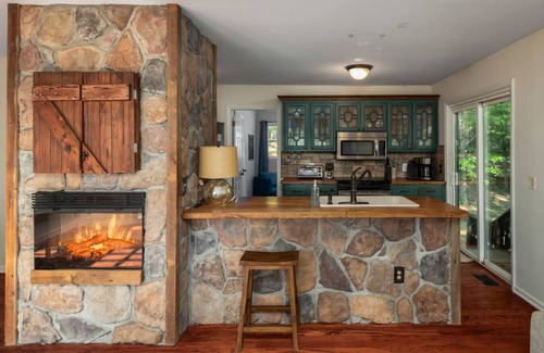 Leasburg Casa | Lakefront Getaway, Private Dock, Porch, and Fishing!