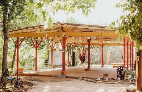 Mouth Of Pedernales Cama Y Desayuno | Lakefront Love Getaway: Winery, Kayaks, SUPs, Yoga, Massage, Krause Springs!