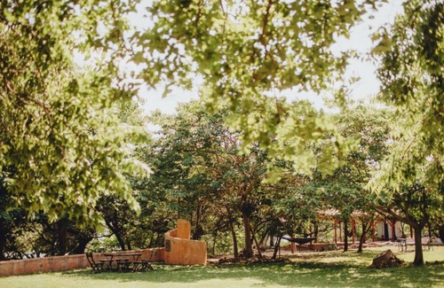 Mouth Of Pedernales Cama Y Desayuno | Lakefront Love Getaway: Winery, Kayaks, SUPs, Yoga, Massage, Krause Springs!