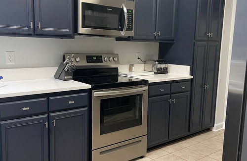 Huddleston Condominio | Lakefront, ground level…book your summer vacay now!!