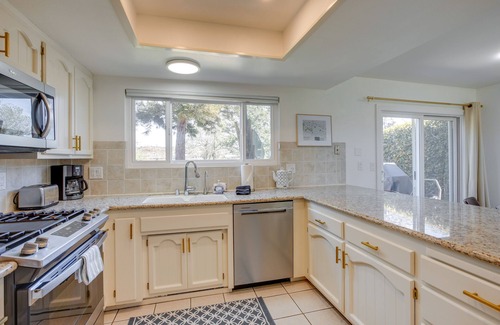 Pismo Beach Cabaña | Lakefront Grover Beach Home ~ Walk to Ocean!