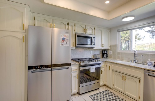 Pismo Beach Cabaña | Lakefront Grover Beach Home ~ Walk to Ocean!