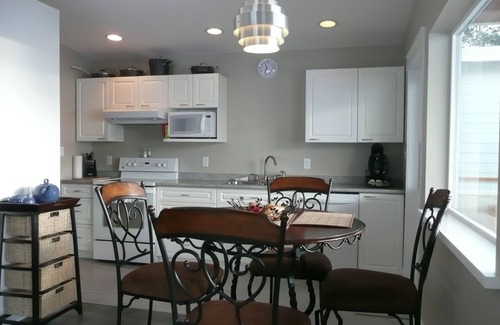 Central Okanagan Casa | Beachlife Sweet Guest House - Dos habitaciones y dos baños
