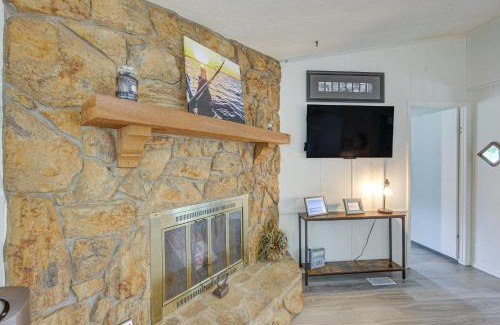 Gun Barrel City Casa | Lakefront Gun Barrel City Home with Dock and Deck