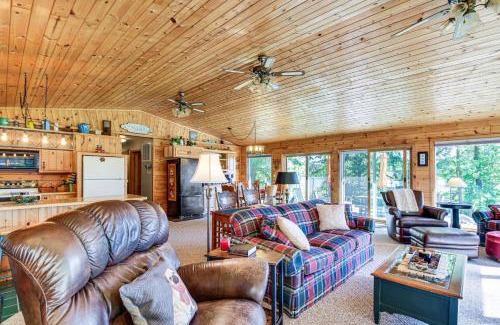 Hackensack Casa | Lakefront Hackensack Cabin with Patio and Grill!
