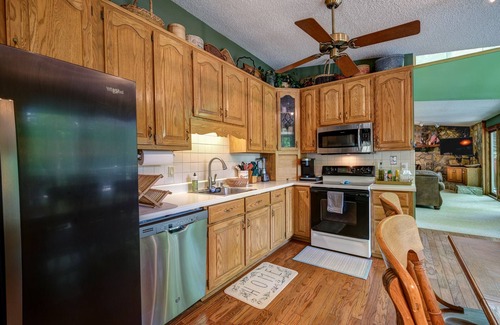 Unaka Cabina | Lakefront Hidden Cove Cabin