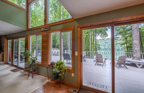 Unaka Cabina | Lakefront Hidden Cove Cabin