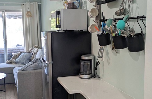 North Shore Condominio | Lakefront Hideaway - 2 Kayaks Included & Outdoor Balcony Perfect for Relaxing