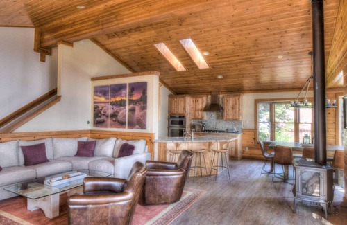 Carnelian Bay Casa | Lakefront Home in Carnelian Bay with Buoy Access!