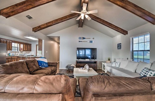 Granbury Casa | Lakefront Home Less Than 3 Miles to Historic Granbury!