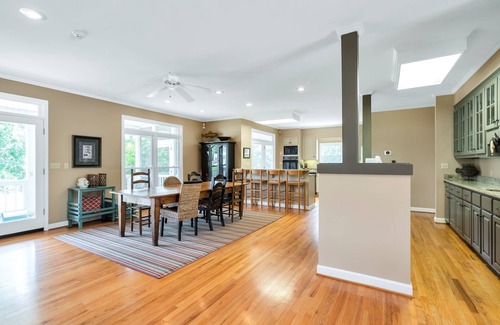Townville Casa | Majestuoso 5br casa en el lago Hartwell w / fire pole! Juegos de Clemson en casa disponibles.