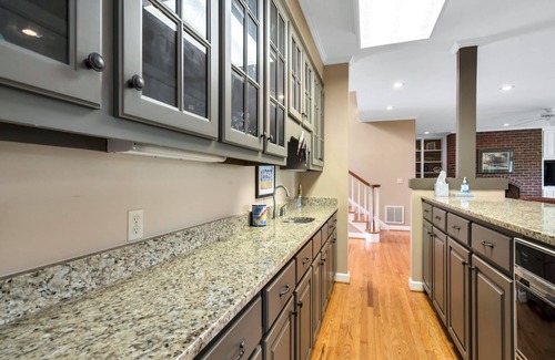 Townville Casa | Majestuoso 5br casa en el lago Hartwell w / fire pole! Juegos de Clemson en casa disponibles.