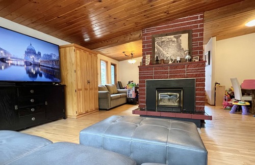 Central Kootenay Casa | Lakefront home on beautiful Kootenay Lake