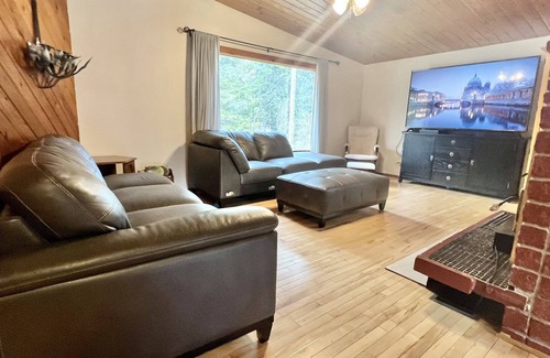 Central Kootenay Casa | Lakefront home on beautiful Kootenay Lake