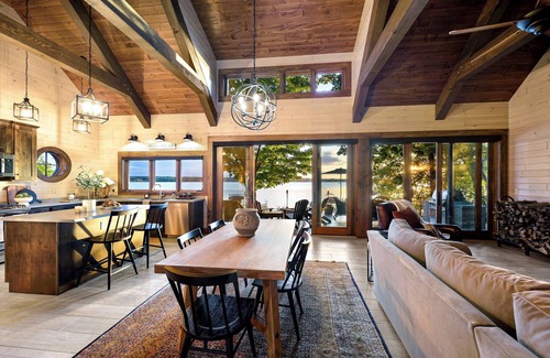 Town of Owasco Casa | LAKEFRONT HOME ON WATERS EDGE
