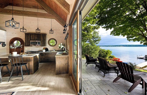 Town of Owasco Casa | LAKEFRONT HOME ON WATERS EDGE