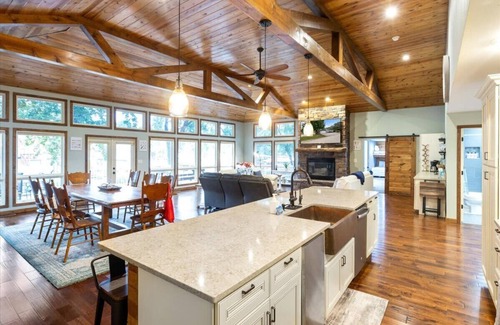Camdenton Casa | Lakefront Home Private Dock Close to State Park