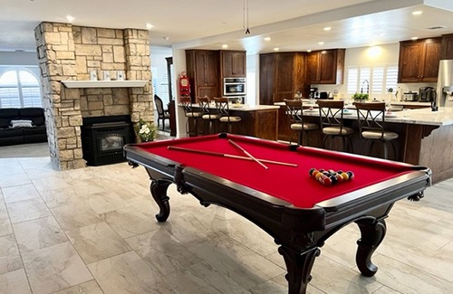 Victorville Casa | LAKEFRONT HOME- Spring Valley Lake - Hot Tub, Pool Table!