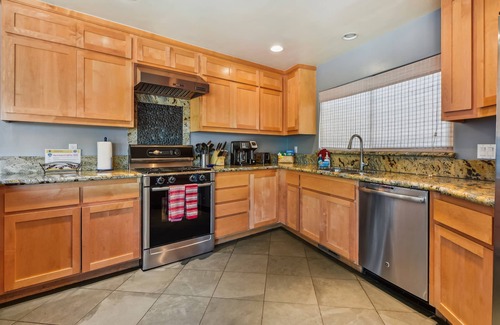 Bijou Park Casa | Lakefront Home on Private Sandy Beach, close to Heavenly and Casino's