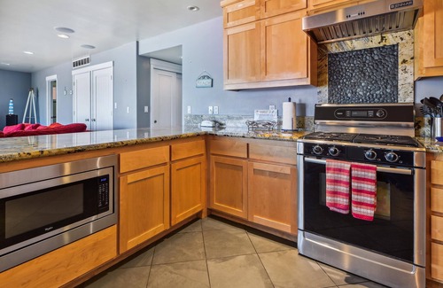Bijou Park Casa | Lakefront Home on Private Sandy Beach, close to Heavenly and Casino's