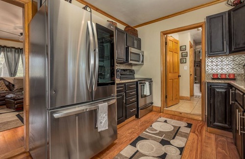 East Dubuque Casa | Lakefront Home w/ 2 Bedrooms Deck, Dock & Boats