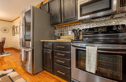 East Dubuque Casa | Lakefront Home w/ 2 Bedrooms Deck, Dock & Boats