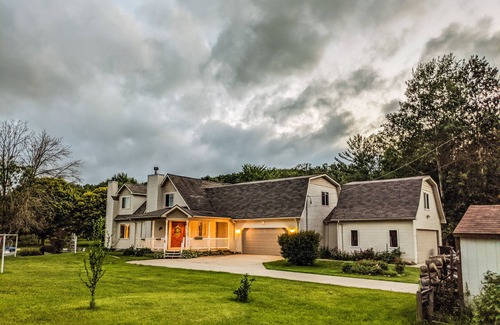 Farwell Casa | Lakefront Home w/ big yard and breathtaking views