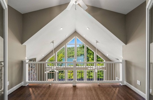 Jacksboro Casa | Lakefront home w/pool & hot tub