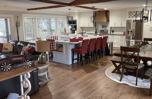 Lake Norman of Catawba Casa | Lakefront home with private beach & gourmet kitchen