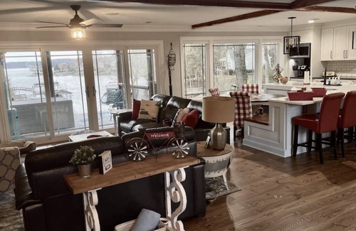 Lake Norman of Catawba Casa | Lakefront home with private beach & gourmet kitchen