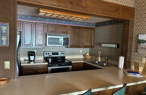 Lake Harmony Casa | Lakefront home with private deck, on-site pool, tennis & volleyball court