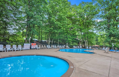 Lake Harmony Casa | Lakefront home with private deck, on-site pool, tennis & volleyball court