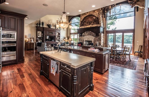 Osceola Cabina | Luxurious Lakeside Home with Pickleball, Volleyball, and More!