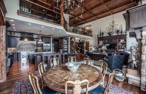 Osceola Cabina | Luxurious Lakeside Home with Pickleball, Volleyball, and More!