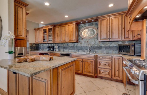 Tahoe Vista Casa | Lakefront | Hot Tub | Buoy | Game Room | Walk to the Beach (Steeple)