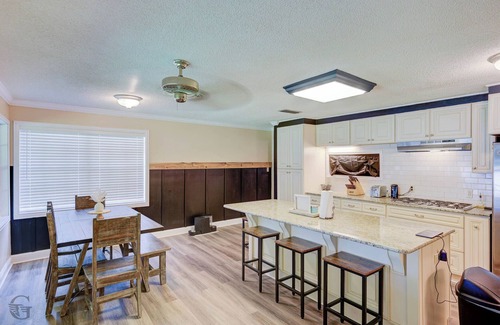 Oil City Casa | LAKEFRONT HOUSE ON BEAUTIFUL CADDO LAKE